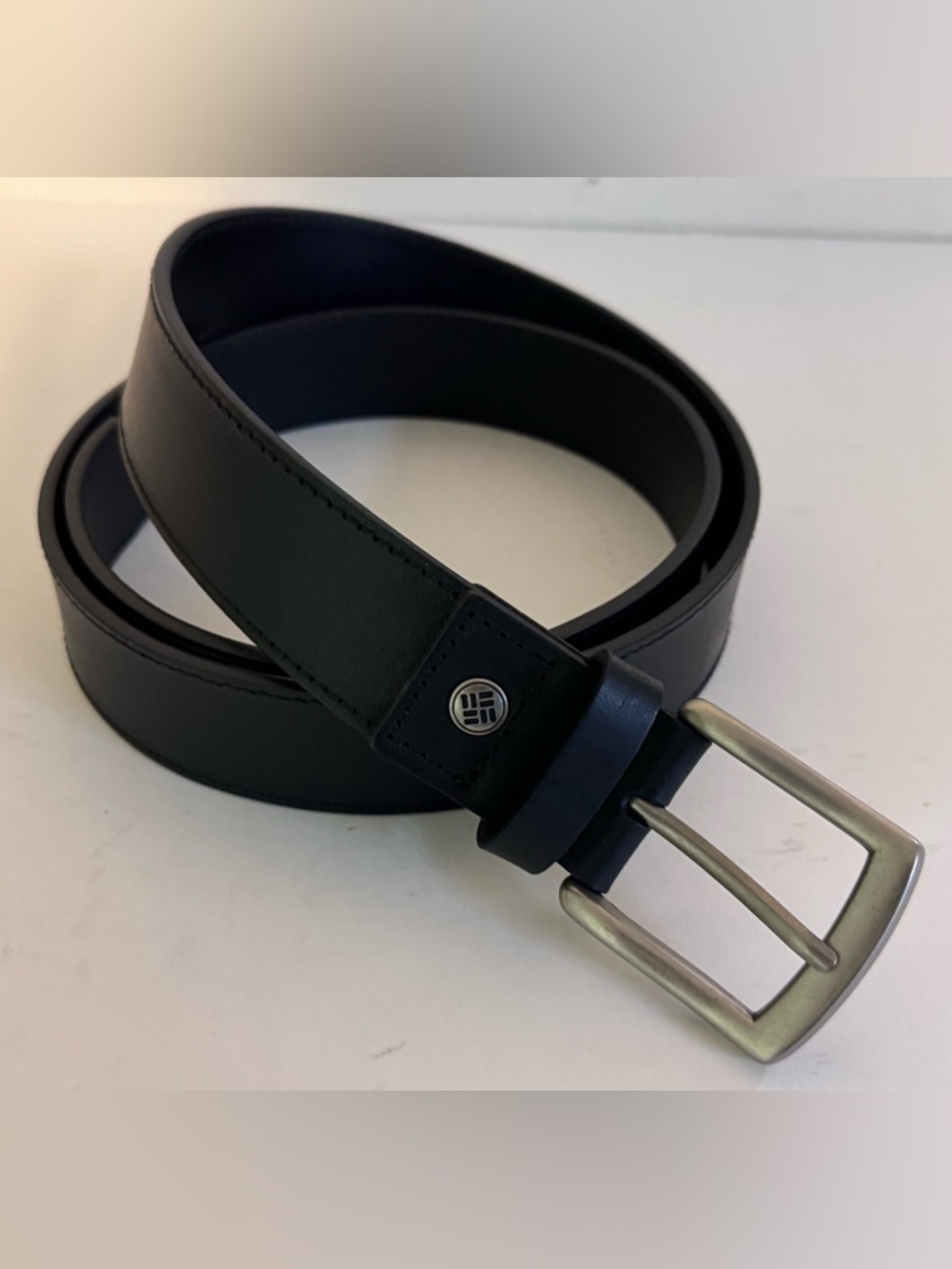 Columbia Men’s Black Leather Belt with Silver Buckle Classic Style Size XL 42-44